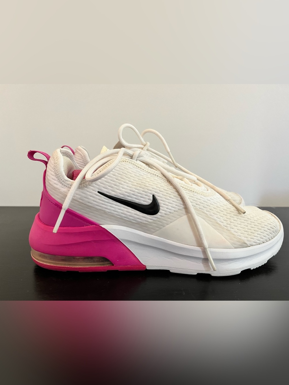 Nike Air Max Motion 2 White Pink Running Shoes Women’s Size 8.5